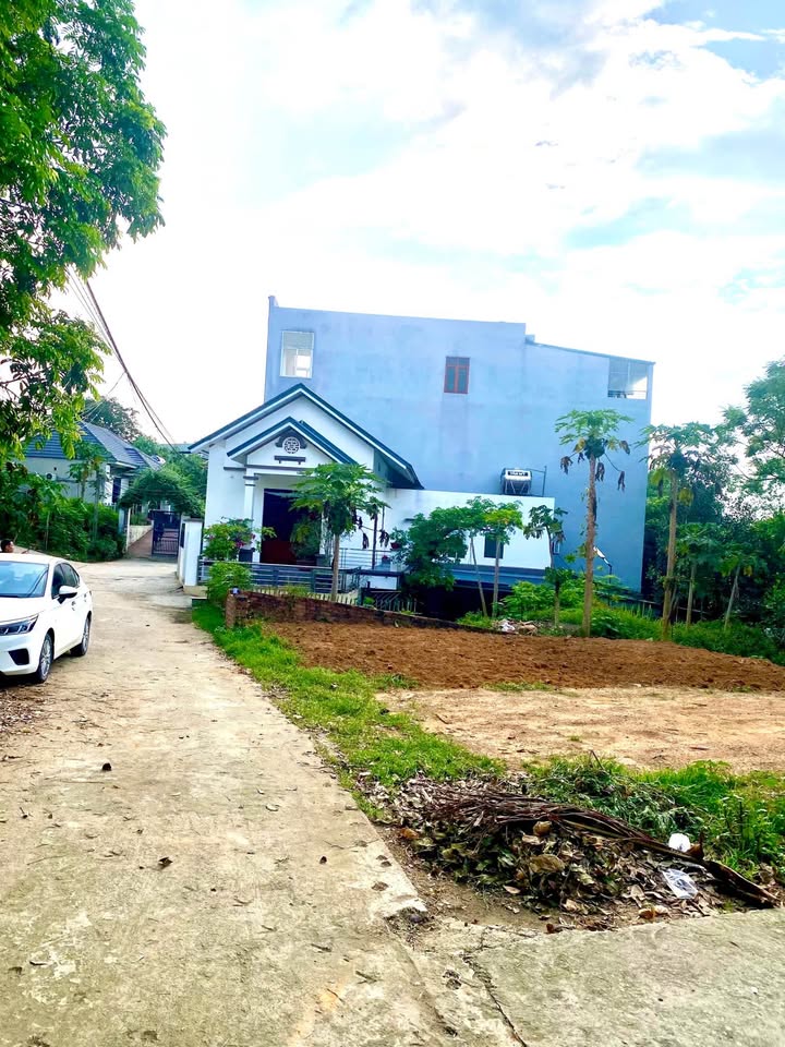 Đất 2 mặt tiền Nông Trang, Việt Trì 74m² giá 2 tỷ - Vị trí đắc địa, giao thông thuận lợi!