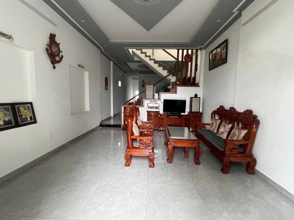 Nhà 2 tầng tại Bảo Lộc 120m² giá 4.1 tỷ - Sân đậu ô tô thoải mái!