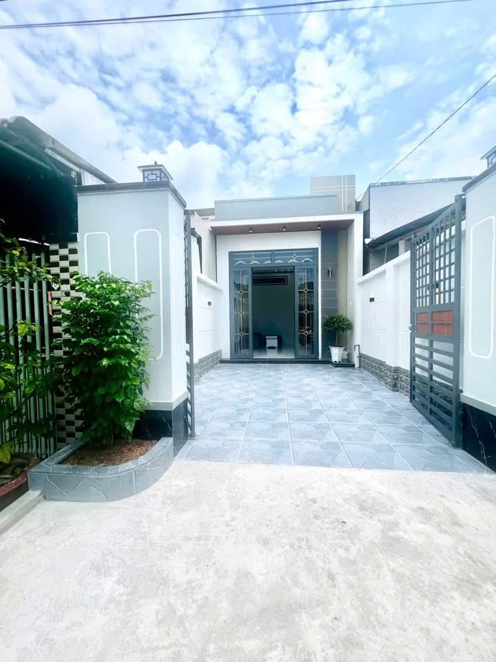 Nhà phố Hòa Thành, Tây Ninh 116m² giá 1.28 tỷ - Thiết kế hiện đại và tiện nghi đầy đủ!