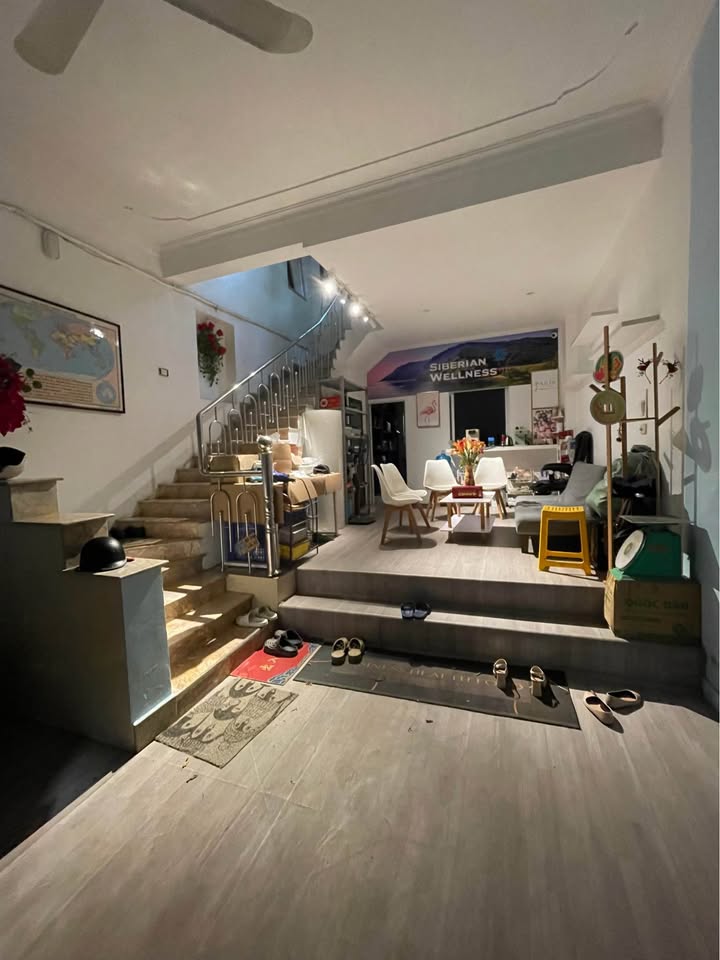 Văn phòng cho thuê mặt đường An Dương - Tây Hồ 65m² giá 9.5 triệu - Địa điểm kinh doanh lý tưởng!