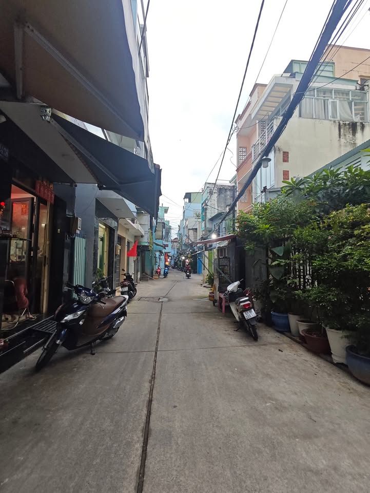 Nhà cho thuê Lê Thị Bạch Cát, Q11, 39m² giá 12 triệu - Dọn vào ở ngay!