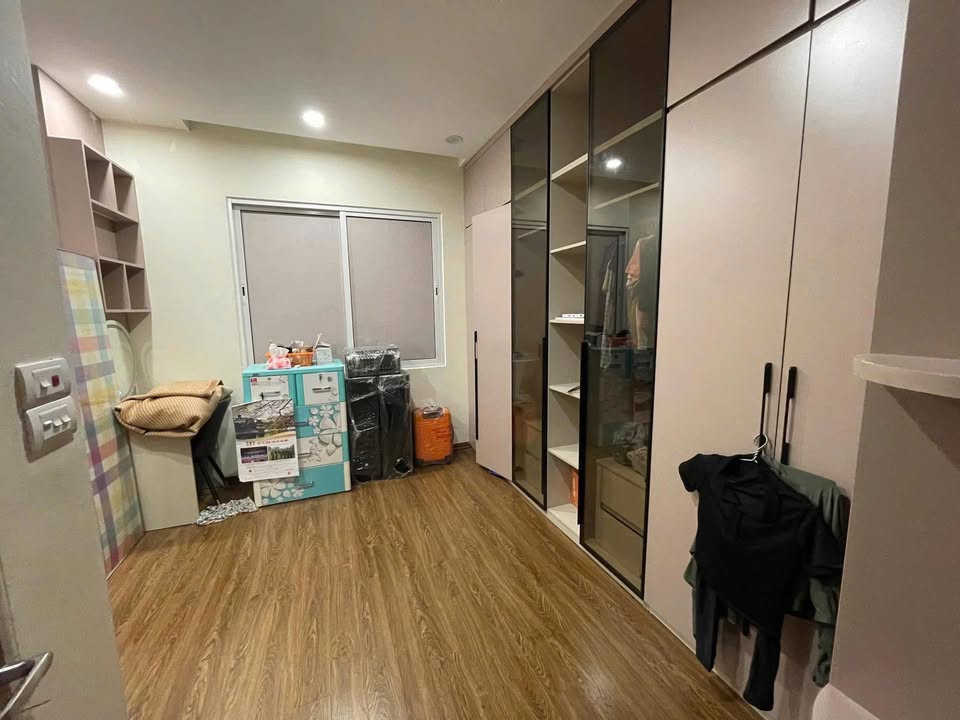 Nhà phố Phúc Tân Hoàn Kiếm 18m² giá 4 tỷ - Sổ đỏ chính chủ, giao thông thuận tiện!