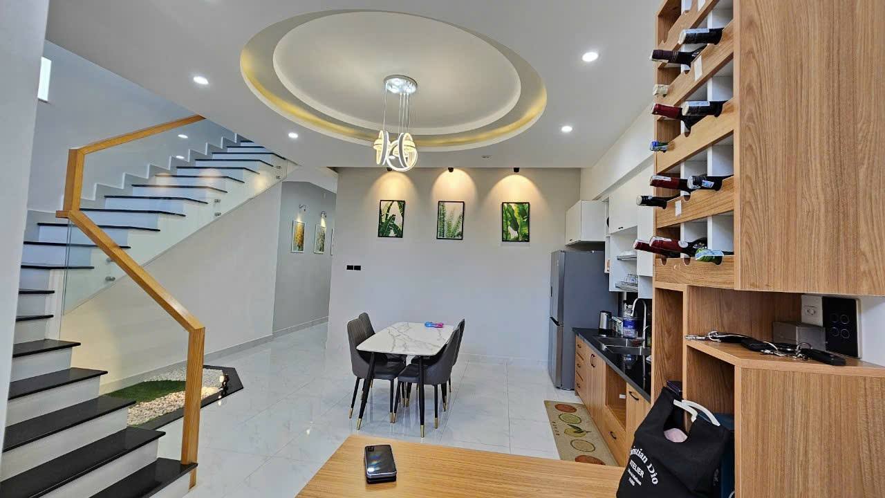 Nhà 2 tầng hẻm 177 Nguyễn Văn Cừ 162m² giá 3.7 tỷ - Thiết kế hiện đại, thông minh!