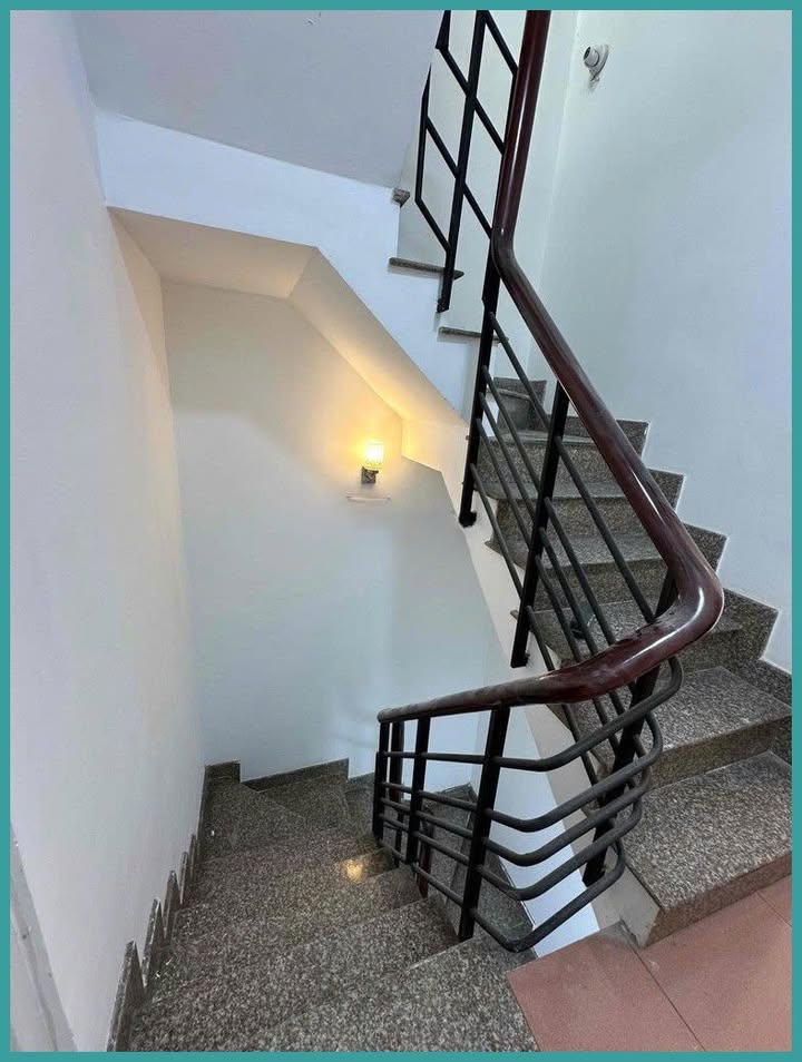 Cho thuê Nhà Hẻm Lớn Nguyễn Cảnh Chân, Quận 1 - 33m² giá 18.5 triệu - Khu an ninh, thuận tiện đi lại!