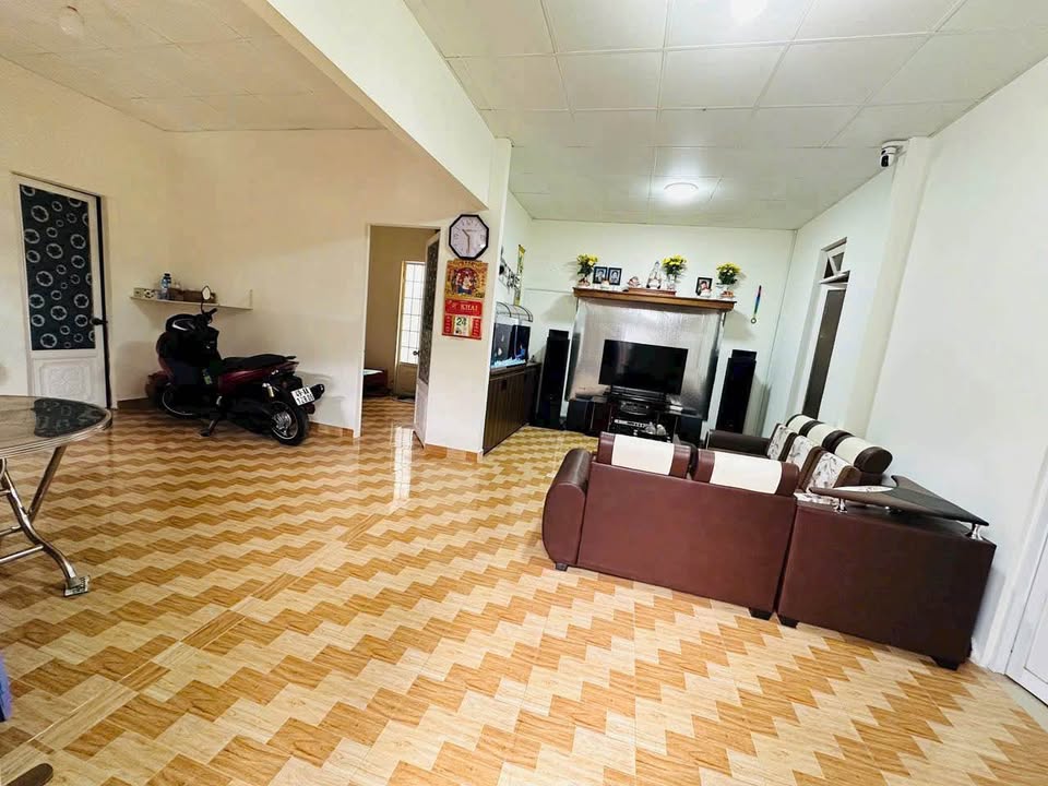 Nhà kiên cố đường Ngô Thị Sĩ, Đà Lạt 130m² giá 1.6 tỷ - Hướng Nam thoáng mát!