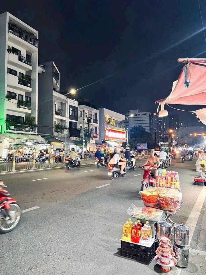 Bán gấp nhà mặt tiền Nguyễn Xí, Bình Thạnh 81.2m² giá 20.5 tỷ - Cơ hội đầu tư tuyệt vời!