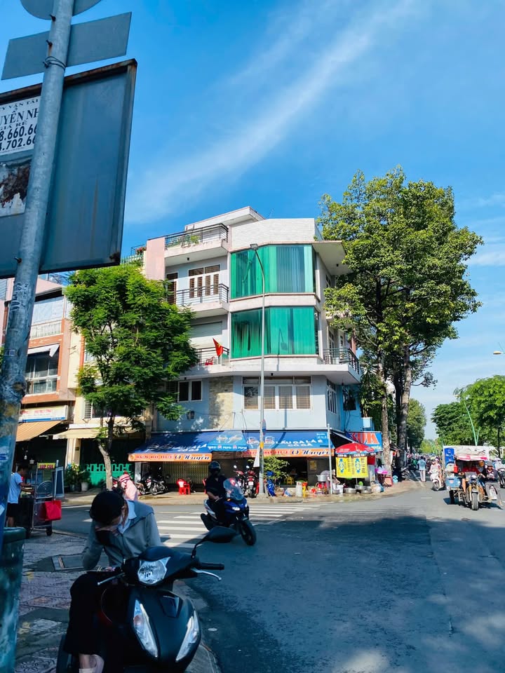 Nhà góc 2 mặt tiền Hoàng Sa, Quận 3 - Diện tích 42m², giá 3x tỷ - Kinh doanh sầm uất!