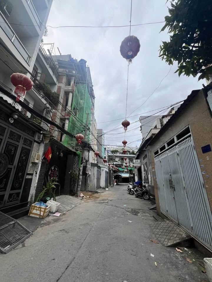 Nhà phố Tân Bình 100m² giá 9.7 tỷ - Mặt tiền hẻm thông thoáng