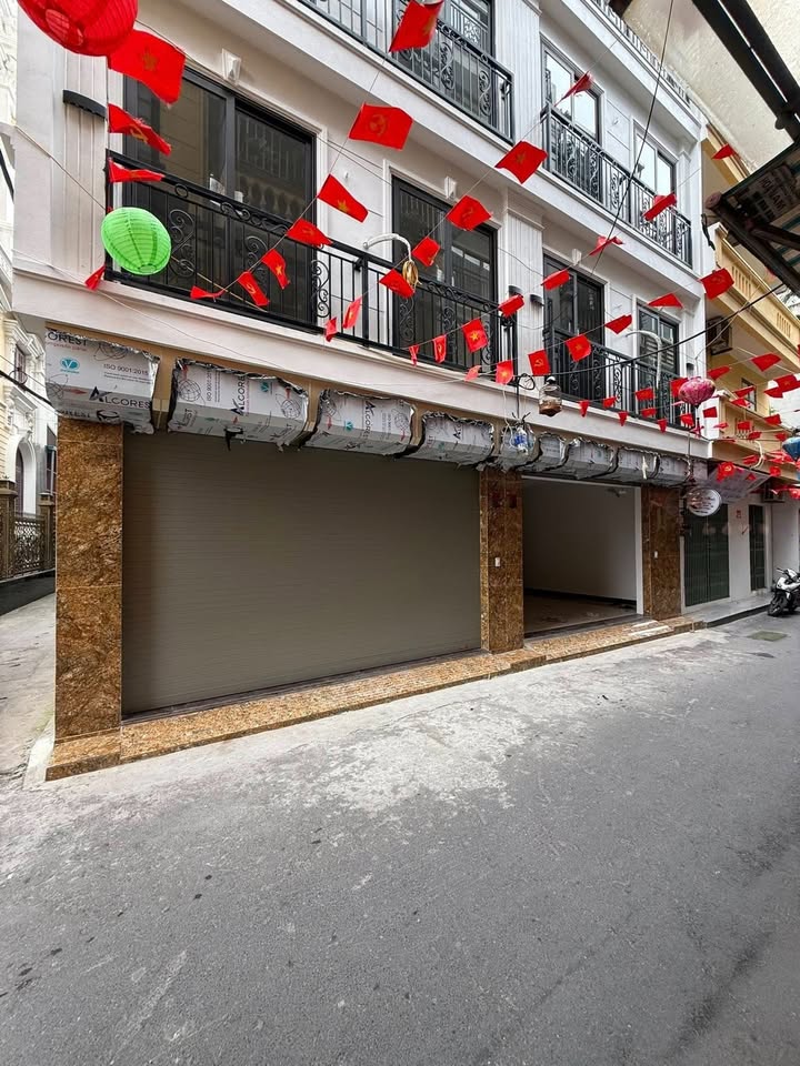 Nhà lô góc 6 tầng thang máy Hoàng Quốc Việt 55m² giá 21 tỷ - Kinh doanh đỉnh cao!