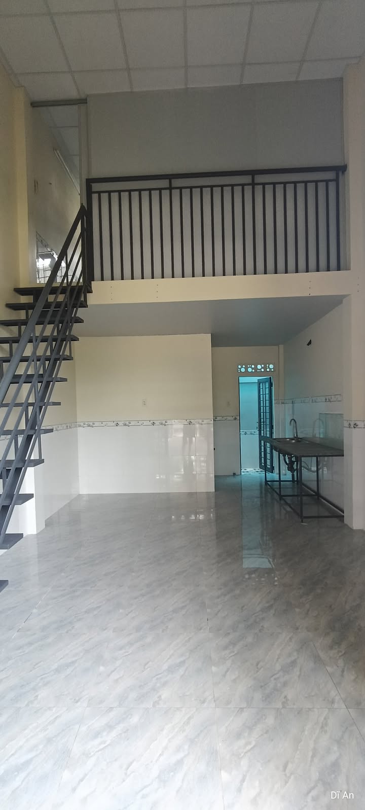 Nhà cho thuê gác lửng tại Tân Đông Hiệp, Dĩ An 100m² - Phù hợp ở, văn phòng, lớp học!