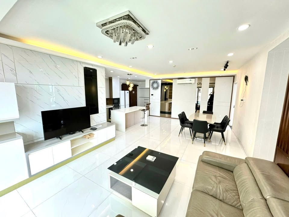 Căn hộ GoldView 133m² giá 12.6 tỷ - Full nội thất, gần trung tâm