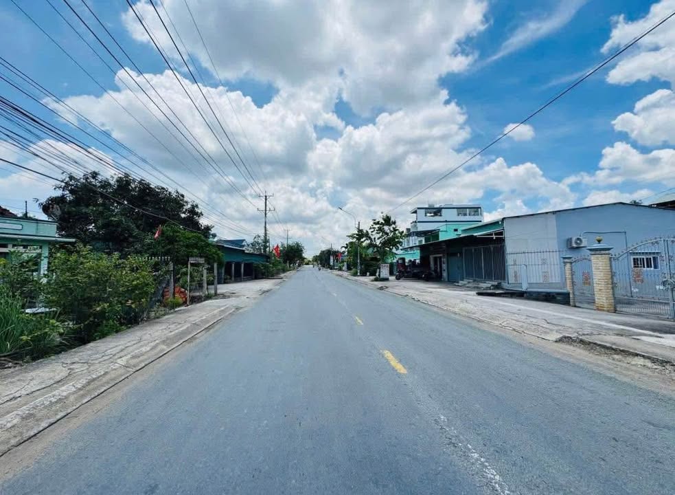 Nhà cấp 4 mặt tiền kinh doanh TL835B, Long An 191m² giá 4.2 tỷ - Khu vực đông đúc, thuận tiện buôn bán!