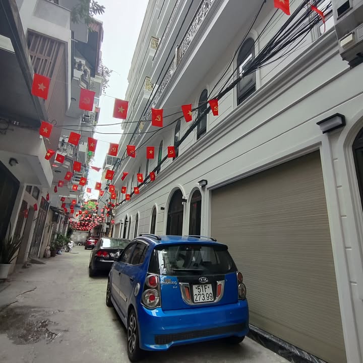 Nhà liền kề Sài Đồng 40m² giá 12.6 tỷ - Thiết kế 7 tầng thang máy sang trọng!