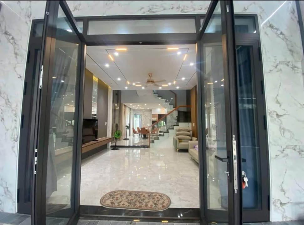 Cho thuê nhà 3 tầng Lỗ Giáng 24, Cẩm Lệ, Đà Nẵng 100m² - Full nội thất tiện nghi