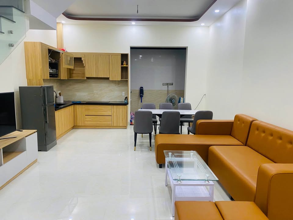 Cho thuê nhà nguyên căn 4 tầng Vĩnh Hoà 17 triệu - Gần biển, đầy đủ nội thất!