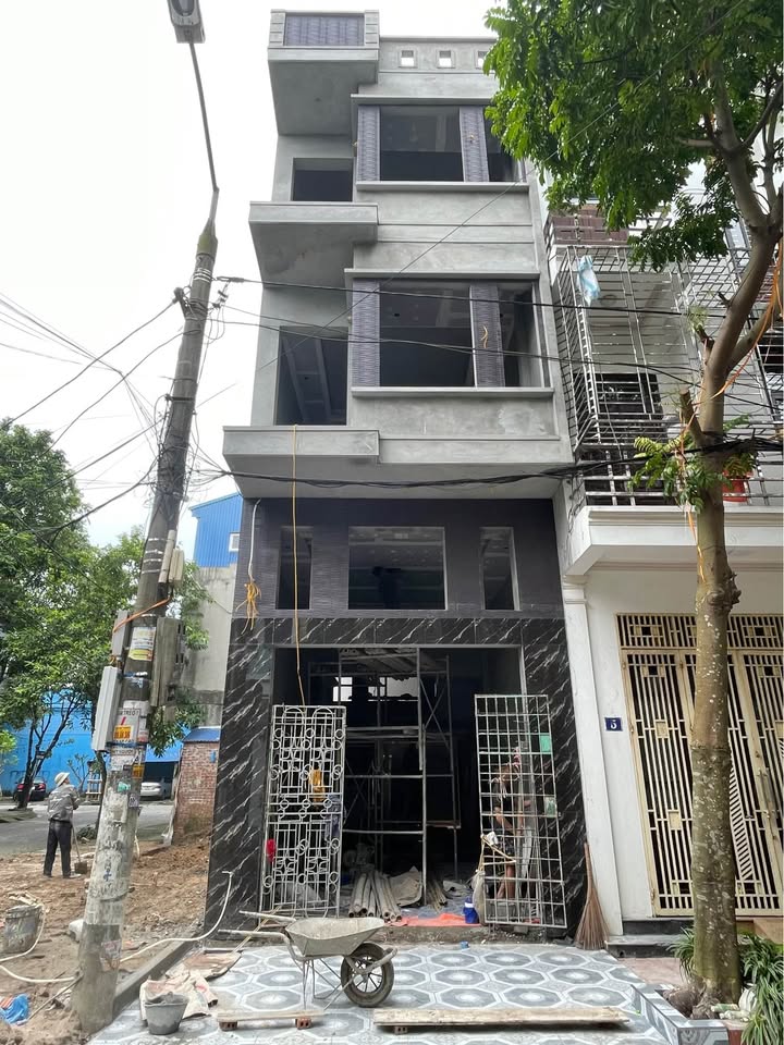 Nhà 3 tầng mặt đường Đỗ Huy Uyển, TP Nam Định 44m² giá 3.15 tỷ - Có gara ô tô!