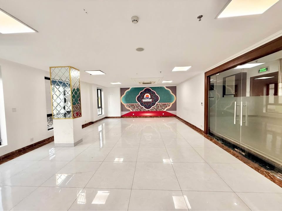 Văn phòng cho thuê tại Nguyễn Trãi, Thanh Xuân 150m² giá 25 triệu - Sàn thông đẹp không cột