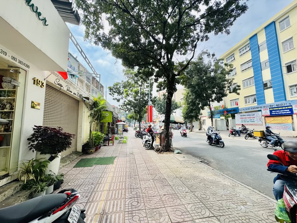 Đất mặt tiền Lý Chính Thắng, Quận 3, 220m² giá 52 tỷ - Cơ hội đầu tư vàng!