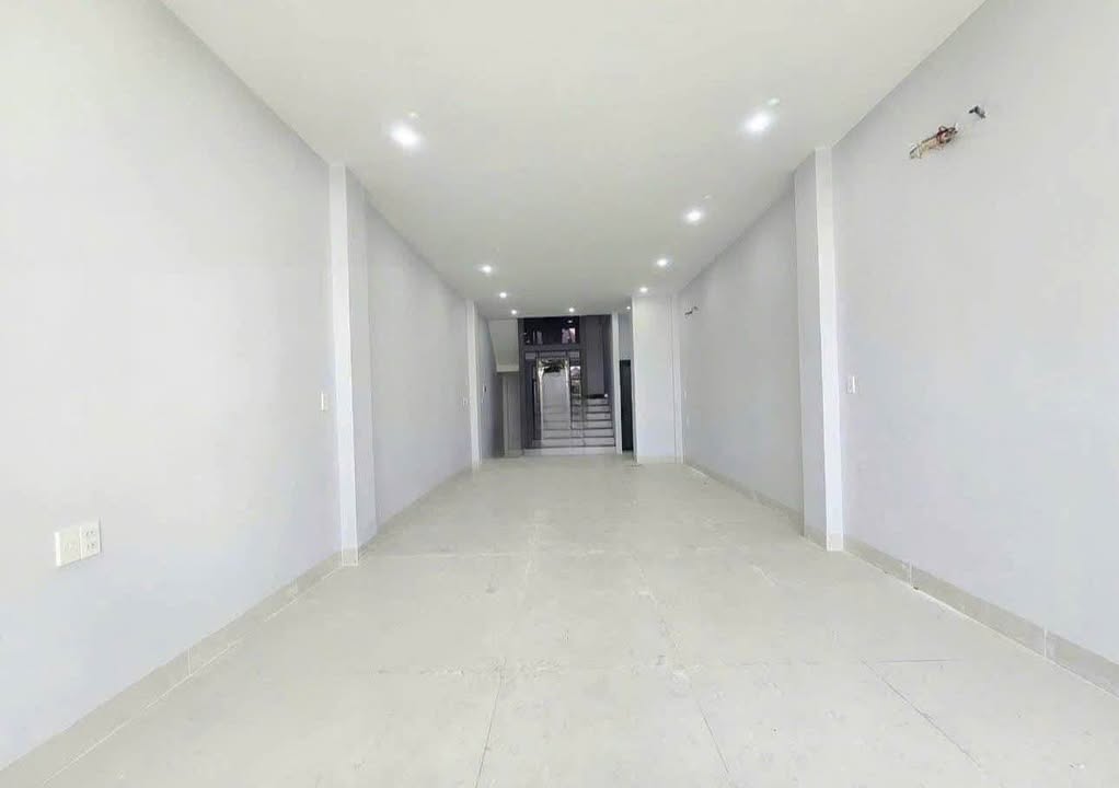 Cho thuê tòa nhà mặt tiền Phạm Văn Thuận, Biên Hòa - Diện tích 250m², giá 42 triệu/tháng