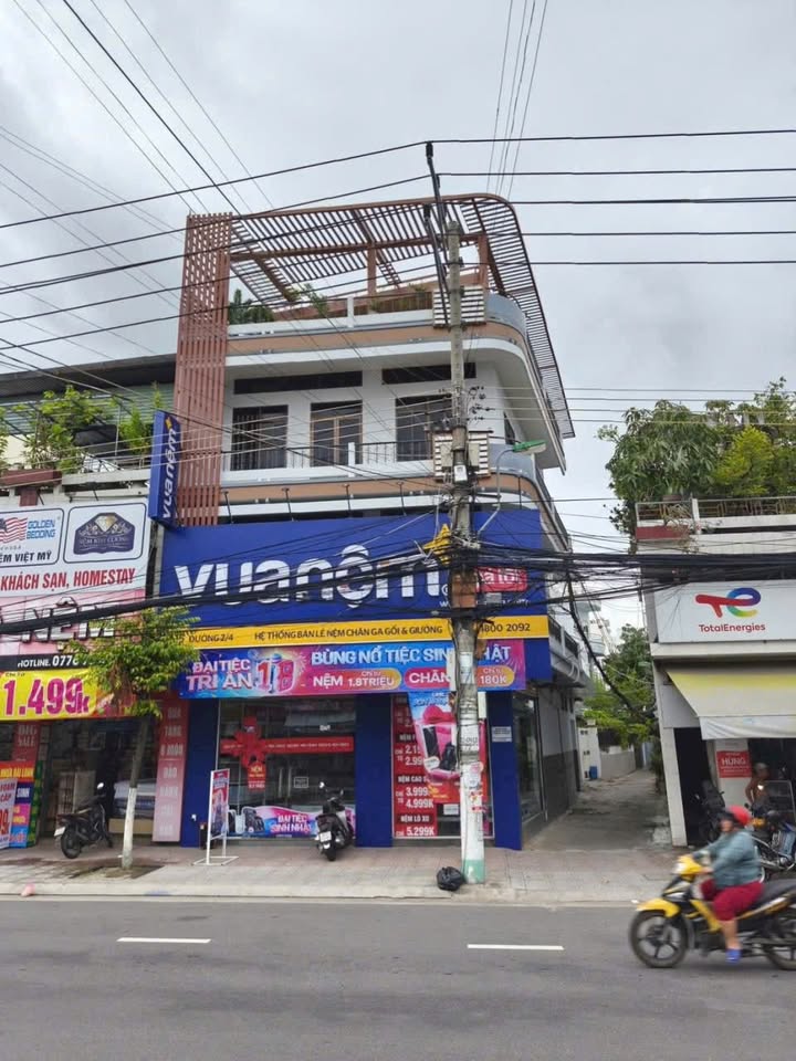 Nhà 3 tầng góc 2 mặt tiền đường 2/4, Vĩnh Hải, Nha Trang 105,4m² giá 18,5 tỷ - Đầu tư sinh lời ngay!