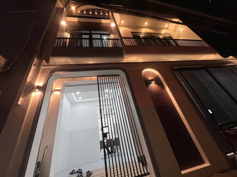 Nhà phố 1 trệt 2 lầu tại Trà Vinh 56m² giá 2.7 tỷ - Sẵn sàng vào ở ngay!