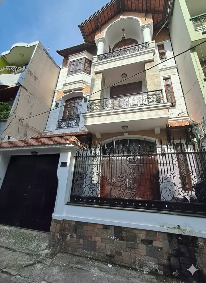 Biệt thự Nguyễn Cửu Vân, Bình Thạnh 108m² giá 27.5 tỷ - Thiết kế sang trọng, gần Quận 1