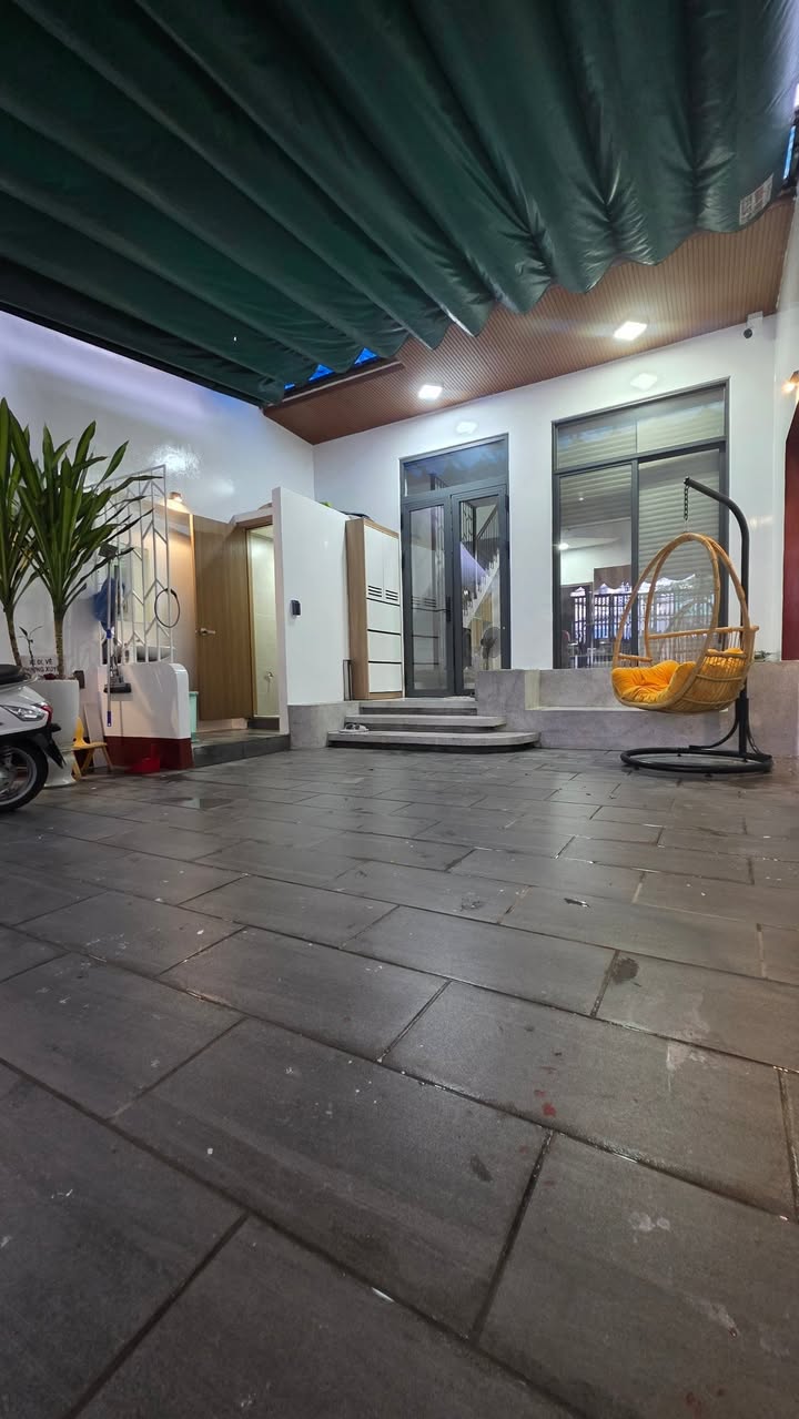 Nhà nguyên căn 3 tầng mặt tiền Huỳnh Ngọc Huệ Đà Nẵng 200m² - Full nội thất, chỉ việc vào ở!