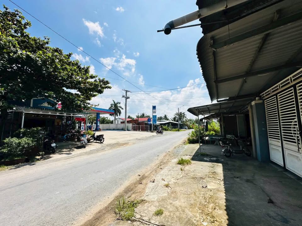 Nhà mặt tiền đường 902, Mang Thít, Vĩnh Long - Giá thuê chỉ 3 triệu/tháng