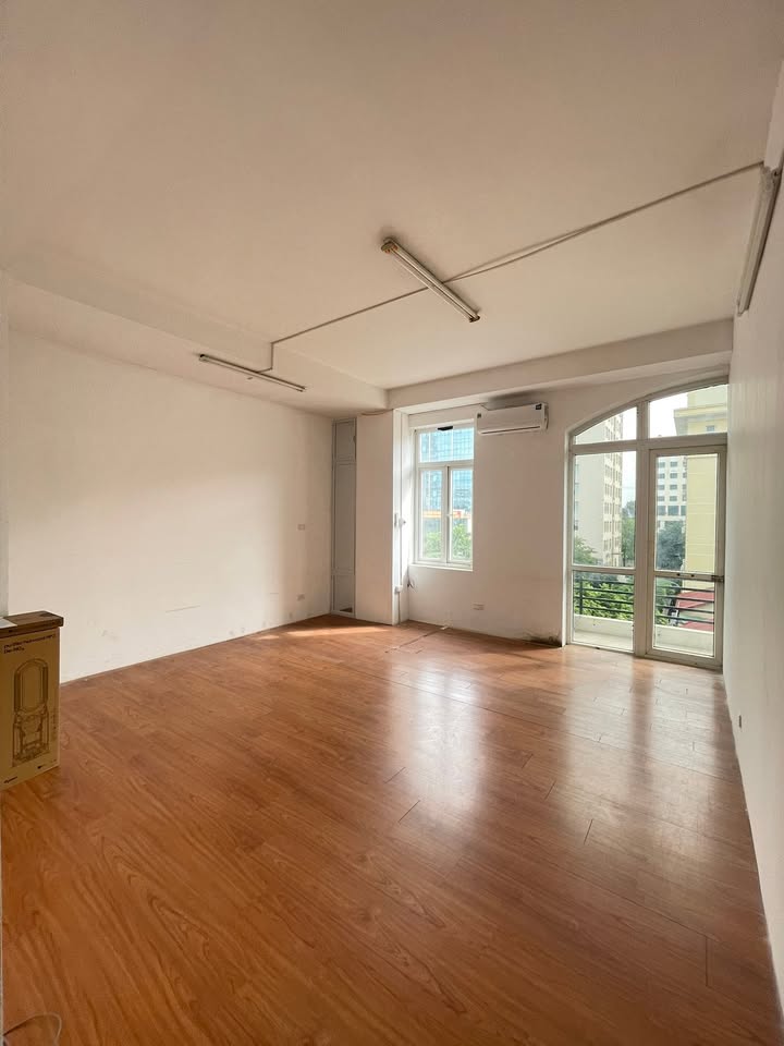 Văn phòng cho thuê tại Hoàng Sâm - 55m² giá 9.5 triệu - Giao thông thuận tiện!