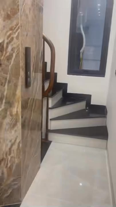 Văn phòng cho thuê tại Ngõ 13 Lĩnh Nam, 180m² giá 20 triệu - Nhà mới, vị trí thuận lợi!