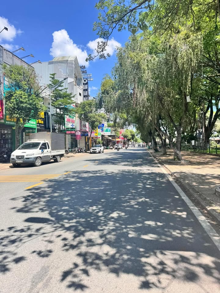 Nhà mặt phố Thống Nhất, Đức Trọng 100m² giá 14 tỷ - Đầu tư sinh lời ngay lập tức!