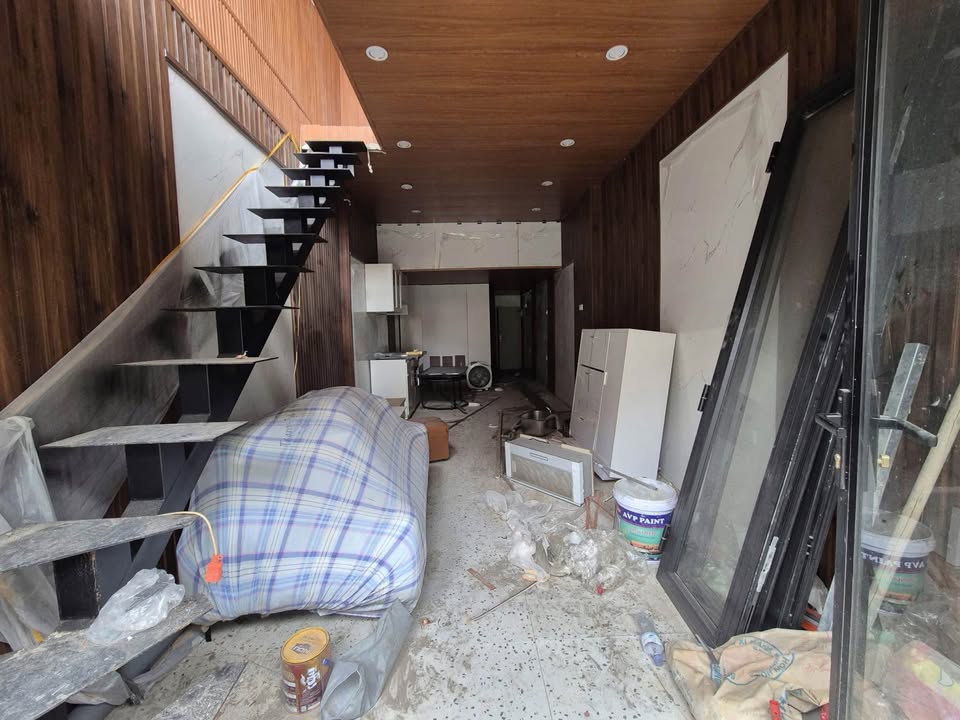 Căn hộ Tập thể 3 tầng Tân Mai 70m² giá 3 tỷ - Ô tô đỗ cửa tiện lợi!