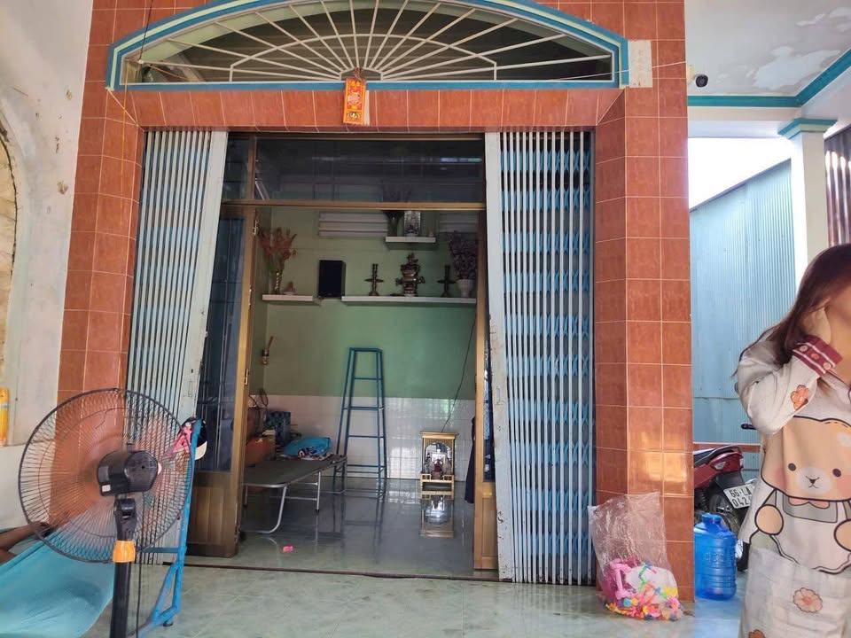 Nhà cấp 4 Mỹ Thới 137m² giá 850 triệu - Sổ hồng đầy đủ, sang tên nhanh chóng!