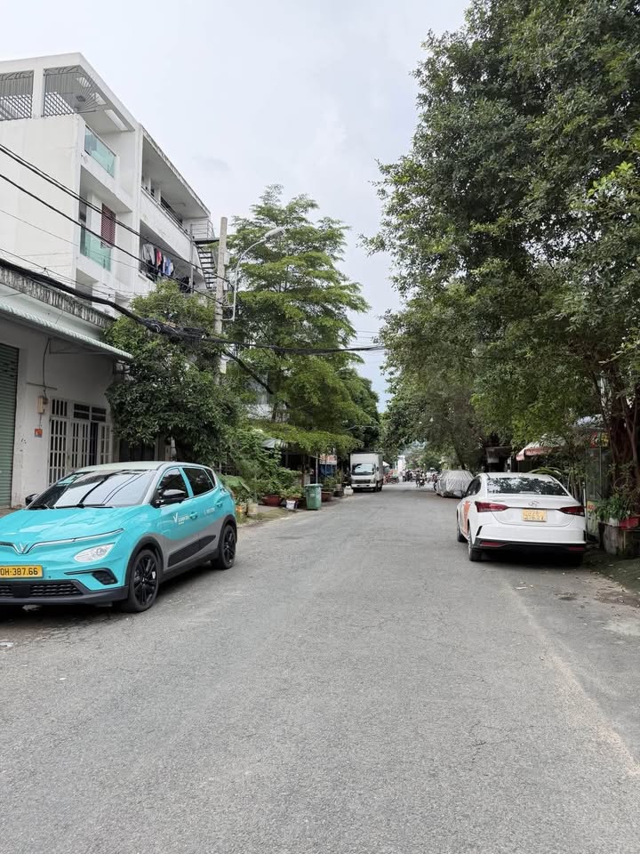 Nhà mặt tiền kinh doanh Tân Phú 100m² giá chỉ 14.7 tỷ - Dòng tiền ổn định 40 triệu!