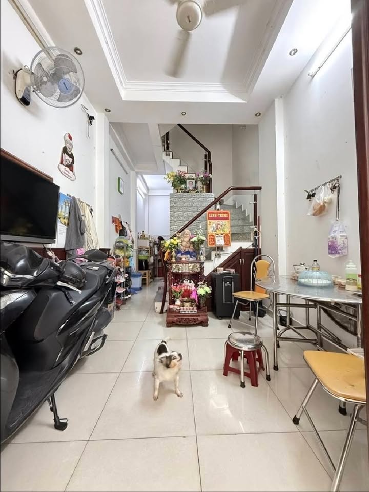 Nhà phố Cao Thắng, Q10, 27.9m² giá 6.7 tỷ - Hẻm rộng thoáng, gần mặt tiền!