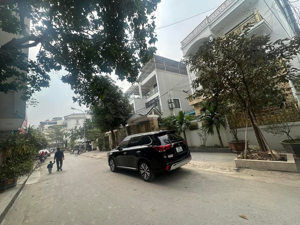 Đất phân lô ô tô vào Đại Mỗ, Nam Từ Liêm 587m² giá 117 tỷ - Vị trí đắc địa, an sinh tốt!