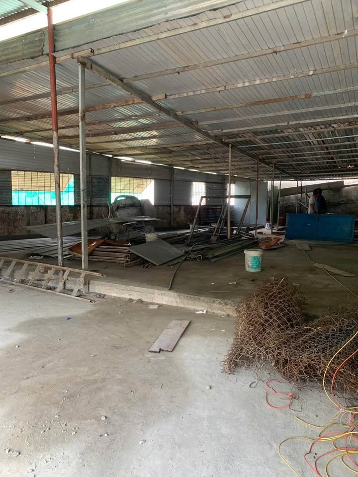 Kho cho thuê 200m² tại Long Bình - Đường xe tải thông thoáng, giá chỉ 5 triệu!