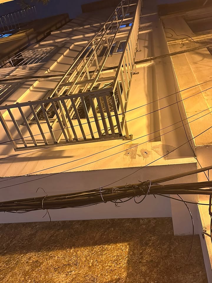 Nhà 2 mặt thoáng đường Lê Văn Hiến, 40.8m² giá 10 tỷ - Tiềm năng cho thuê cao!