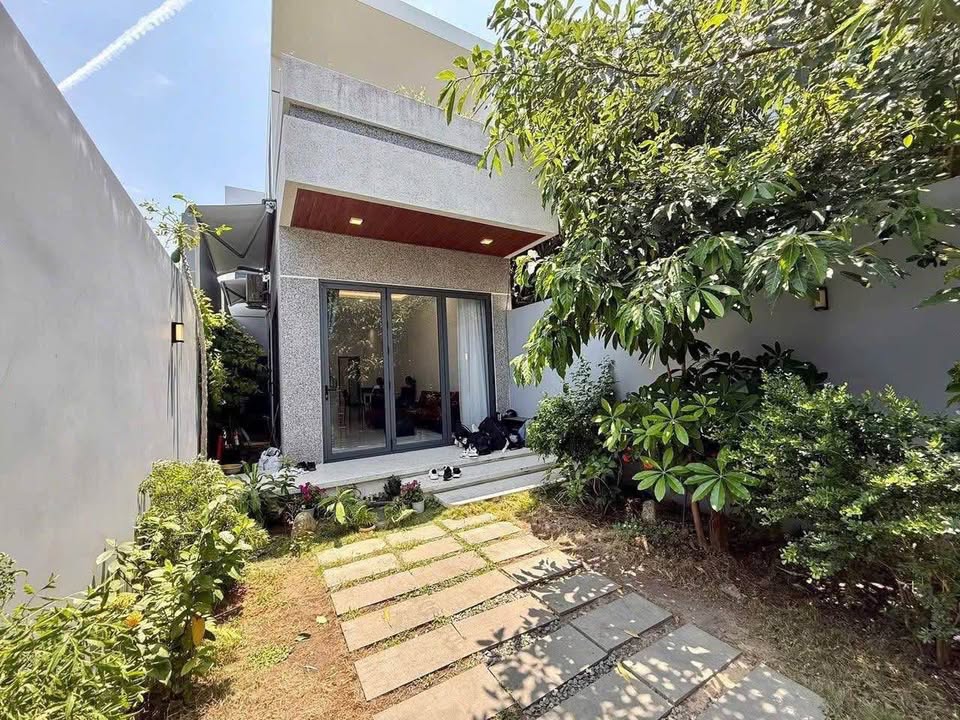 Nhà cho thuê Khu Nam Việt Á, Đà Nẵng 2 tầng, 3PN giá 22 triệu - Sân vườn thoáng mát