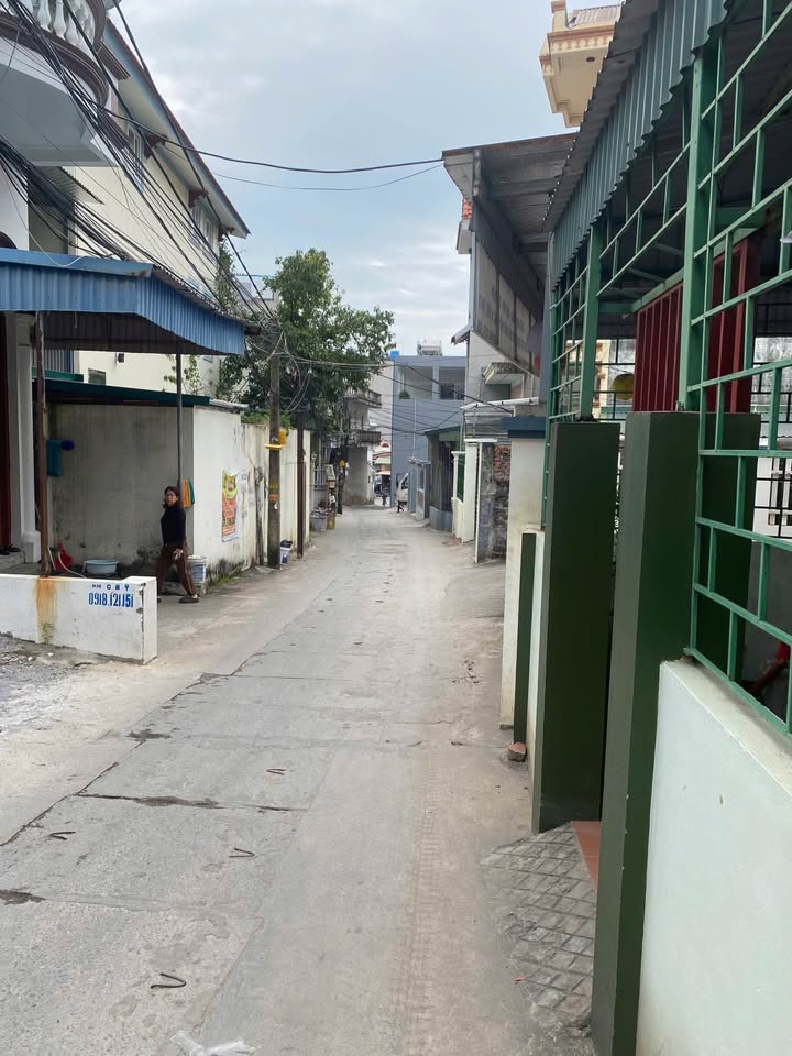 Nhà 2 tầng Hùng Thắng, 152m² chỉ 4 tỷ - Chính chủ, ô tô đỗ tận sân!