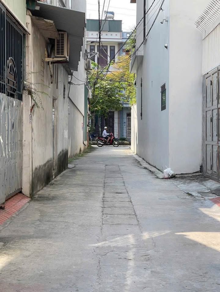 Nhà 4 tầng ngõ phố Trần Khát Trân, KĐT Vạn Phúc, 46m² giá 3.7 tỷ - Nội thất xịn sò, ô tô vào tận nơi!