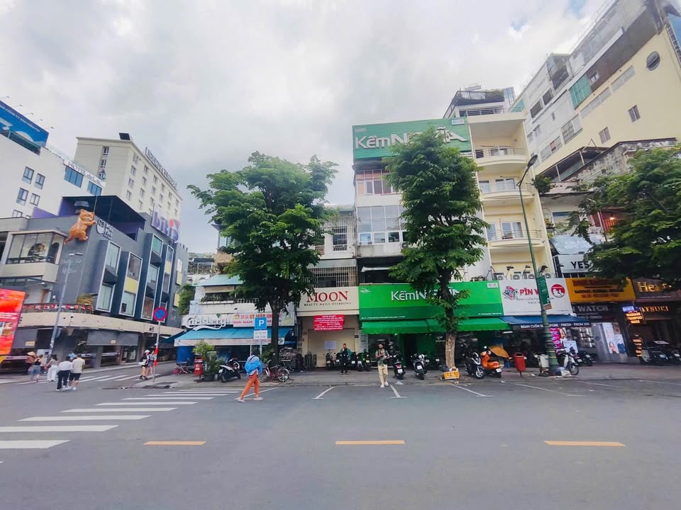 Nhà mặt tiền chợ Bến Thành, Quận 1, 94m² - Vị trí đắc địa cho kinh doanh!