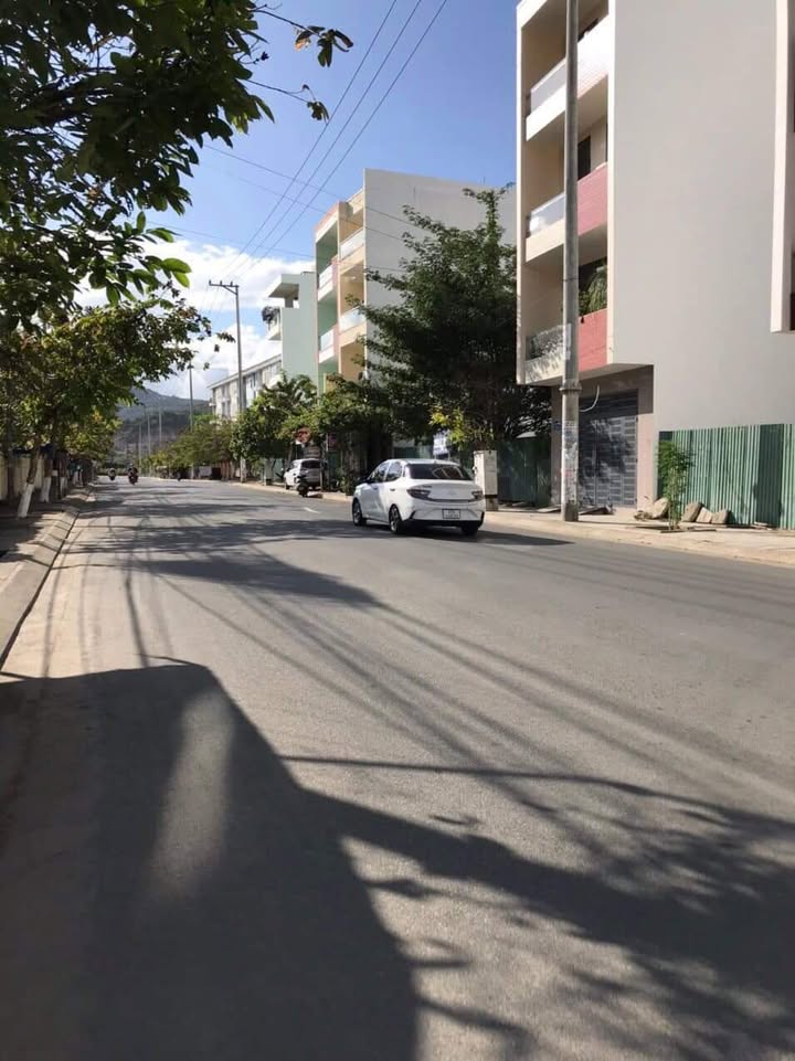 Bán FrontHouse ngã tư đường Nguyễn Khuyến, Vĩnh Hải 132.2m² giá 7.8 tỷ - Mặt tiền kinh doanh sầm uất!