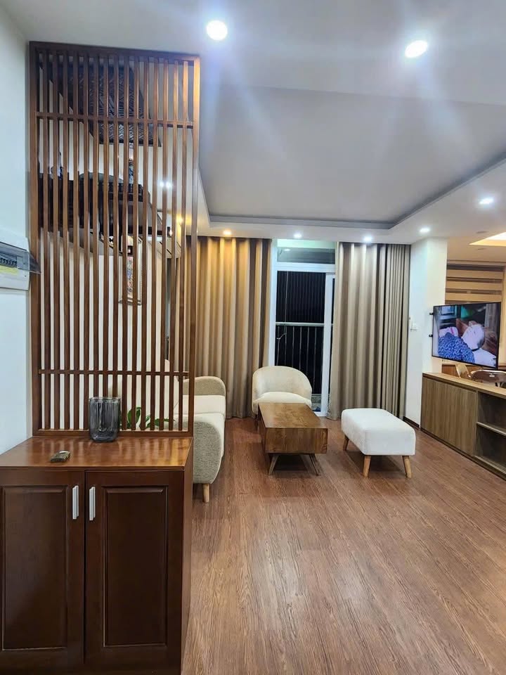 Căn hộ chung cư Ngõ 260 Đội Cấn 70m² giá 15.5 triệu - Full nội thất cao cấp, vào ở ngay!