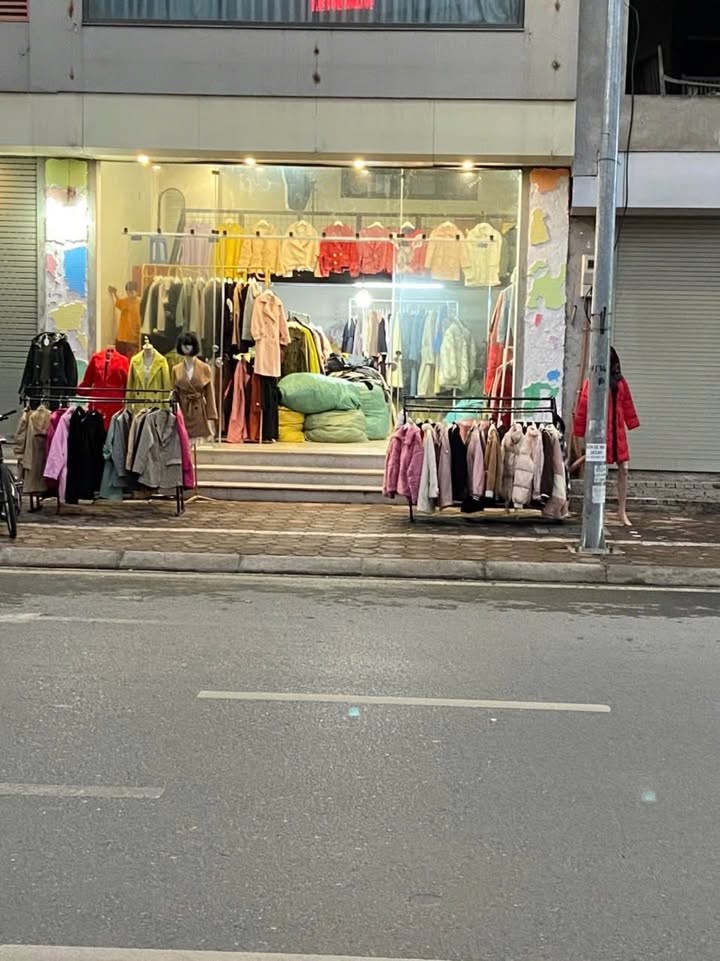 Nhà mặt phố Nguyễn Văn Huyên 45m² giá 15 triệu - Vừa ở vừa kinh doanh!