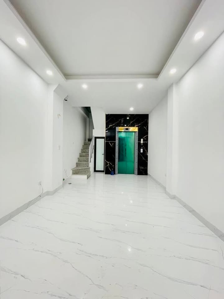 Nhà 6 tầng Lĩnh Nam 30m² giá chỉ 7 tỷ - An ninh tuyệt đối, thang máy hiện đại!