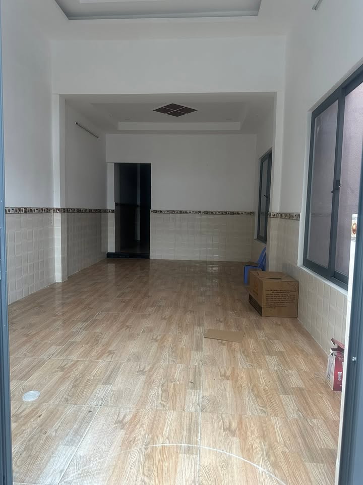 Nhà cho thuê 90m² đường Huỳnh Thị Hai, Tân Chánh Hiệp - Hẻm xe hơi thoáng mát
