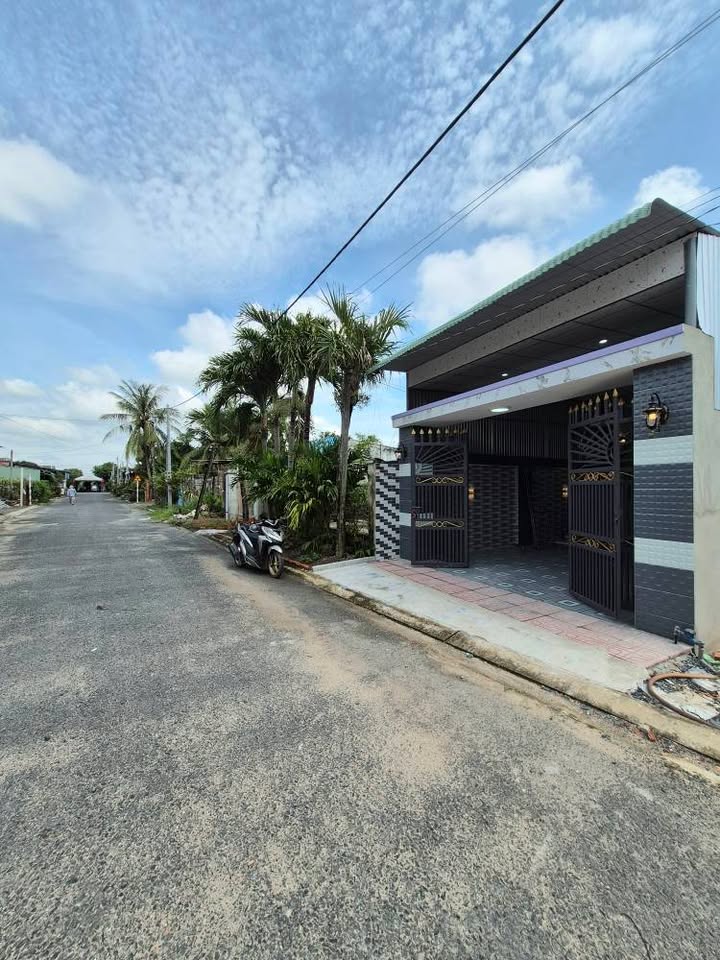 Nhà riêng Ninh Đức, Tây Ninh 150m² giá 1.79 tỷ - Thiết kế sang trọng, thoáng mát!