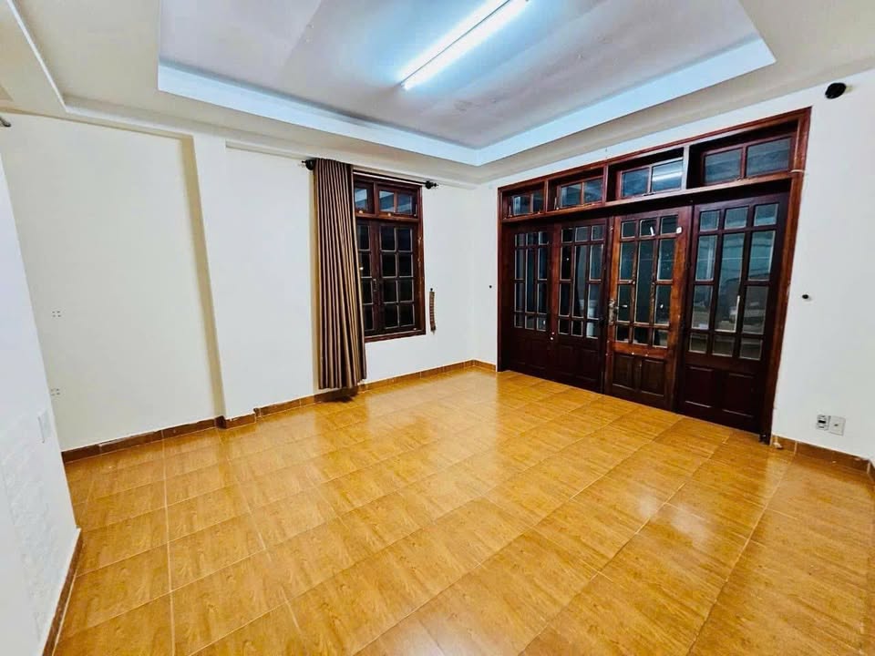 Nhà nguyên căn cho thuê hẻm ô tô đường Hoàng Diệu, Đà Lạt 2PN giá 8 triệu - Không gian rộng rãi, giao nhà trống!