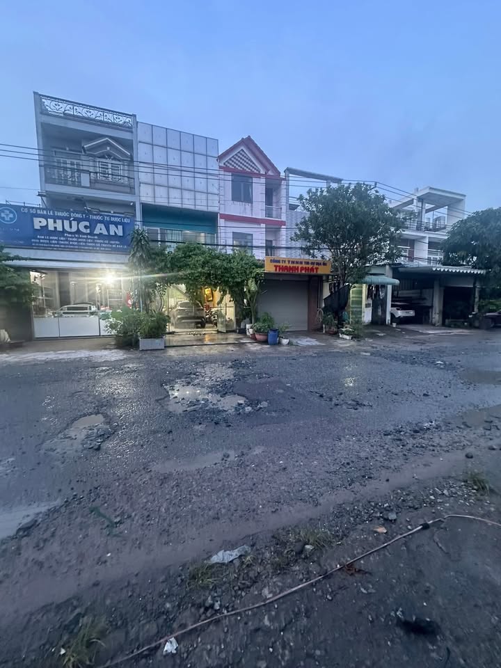 Nhà mặt tiền đường nhựa 75m² tại Dĩ An - Kinh doanh đa ngành, giá 4.999 tỷ!